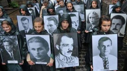Культ национализма на Украине достиг верховной власти Культ национализма на Украине достиг верховной власти