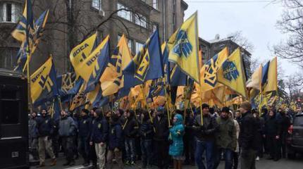 Порошенко в панике. «Азов» вышел на Майдан в Киеве Порошенко в панике. «Азов» вышел на Майдан в Киеве