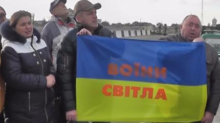 Кастрюлеголовый цирк на выезде: в Крыму был поднят украинский флаг Кастрюлеголовый цирк на выезде: в Крыму был поднят украинский флаг