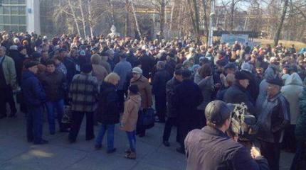 Харьковские рабочие митингуют, требуя выплаты зарплаты