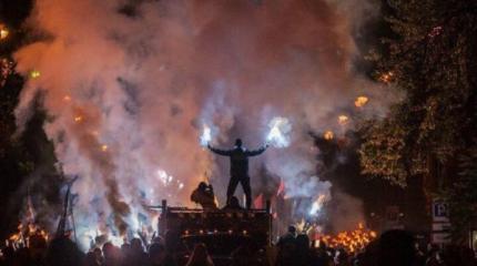 С праздником, хохлы, достучались! С праздником, хохлы, достучались!