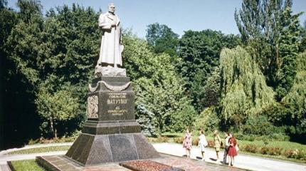 Ватутин продолжает пинать Шухевича Ватутин продолжает пинать Шухевича
