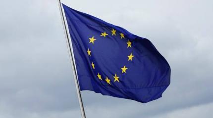 Участники митинга в Ереване освистали флаг Евросоюза