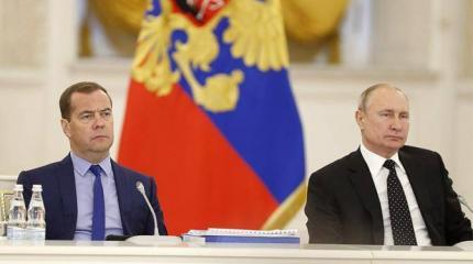 Транзит-2024: Кремль готовит новую рокировку Медведев-Путин Транзит-2024: Кремль готовит новую рокировку Медведев-Путин