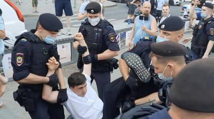 Полиция провела задержания на митинге КПРФ в центре Москвы Полиция провела задержания на митинге КПРФ в центре Москвы