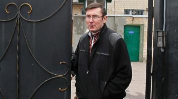 Украинский цирк: рецидивист в кресле прокурора и его надзиратель из США