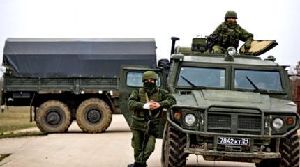 Украинская делегация спешно покинула КПП близ Крыма при виде "КамАЗа" Украинская делегация спешно покинула КПП близ Крыма при виде "КамАЗа"
