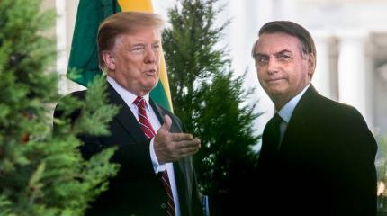СМИ: Трамп на днях встречался с Болсонару, у которого выявили коронавирус СМИ: Трамп на днях встречался с Болсонару, у которого выявили коронавирус