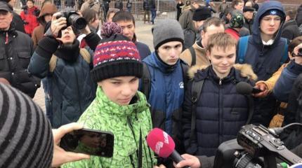 "Мама, у нас восстание!": На акции 2 апреля искали "кучки" "Мама, у нас восстание!": На акции 2 апреля искали "кучки"