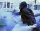 Посольство Польши в Москве закидали файерами Посольство Польши в Москве закидали файерами
