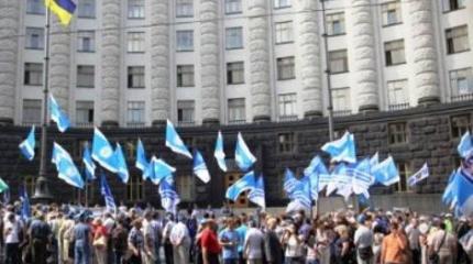 Профсоюзы пикетируют здание Кабмина Украины