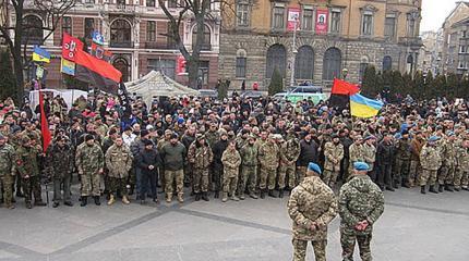 Многотысячный митинг во Львове. Неонацисты готовят поход на Киев