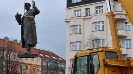 Снос памятника Коневу в Праге – очередной акт вандализма Снос памятника Коневу в Праге – очередной акт вандализма
