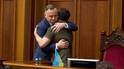 Паны возвращаются: Зеленский наделит поляков привилегиями Паны возвращаются: Зеленский наделит поляков привилегиями