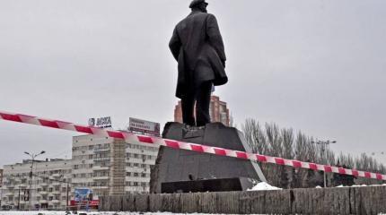 Война с памятниками как национальная забава украинцев: от Столыпина до Ленина Война с памятниками как национальная забава украинцев: от Столыпина до Ленина