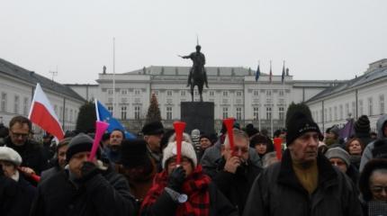 Протесты в Польше: тысячи людей выступили против правящей партии Протесты в Польше: тысячи людей выступили против правящей партии