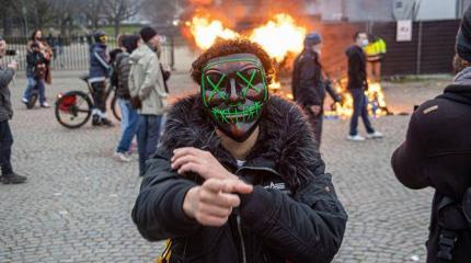 Запад сворачивает демократию Запад сворачивает демократию