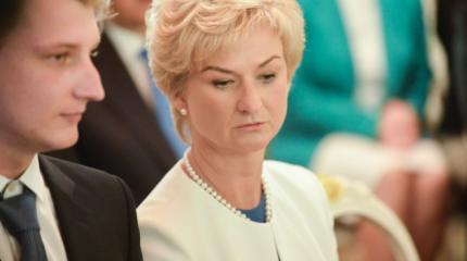 Русофобия в Латвии: жена президента унизила русских под Новый год Русофобия в Латвии: жена президента унизила русских под Новый год