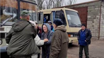 Украинские националисты создают «живые щиты» из мирного населения Украинские националисты создают «живые щиты» из мирного населения