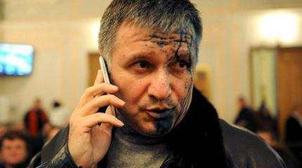 У Авакова оливье застряло в зубах и рябчики не лезут в глотку У Авакова оливье застряло в зубах и рябчики не лезут в глотку