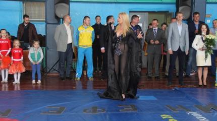 Оправдания не помогли: украинцы устроили «войну» из-за певицы без трусов Оправдания не помогли: украинцы устроили «войну» из-за певицы без трусов