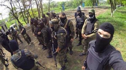 Каратели из «Азова» под предлогом «охоты» на цыган захватили Лощиновку Каратели из «Азова» под предлогом «охоты» на цыган захватили Лощиновку