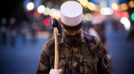 В Париже резко отреагировали на открытое письмо генералов-отставников В Париже резко отреагировали на открытое письмо генералов-отставников