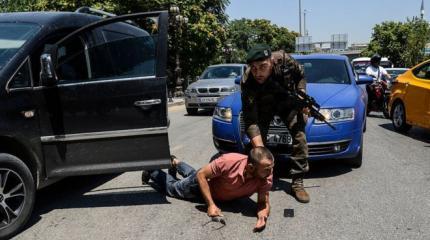 Из-за мятежа в Турции задержали или уволили 45 тысяч человек Из-за мятежа в Турции задержали или уволили 45 тысяч человек