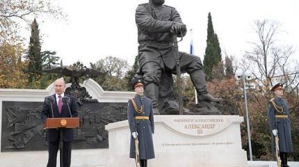 Зачем Путин меняет статуи