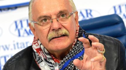 Михалков жестко ответил Акунину на унижение России Михалков жестко ответил Акунину на унижение России