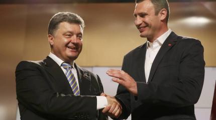 Порошенко и Кличко обвиняют в рейдерском захвате украинского банка