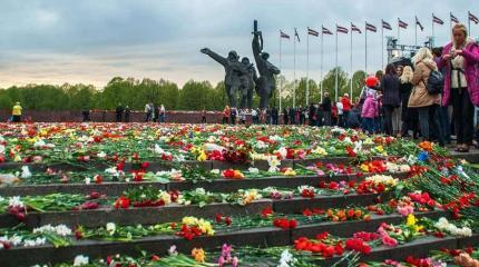 Борьба с Днём Победы в Латвии: на очереди ветераны и монумент Освободителям