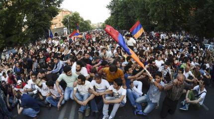 Протест в Ереване: совсем не майдан Протест в Ереване: совсем не майдан