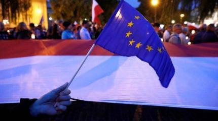 Польша даёт заднюю. Фатальная ошибка Германии обернется расколом Европы Польша даёт заднюю. Фатальная ошибка Германии обернется расколом Европы