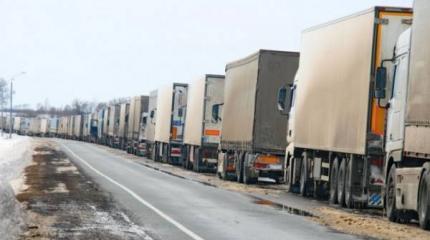 Киев запретил перемещение российских фур по Украине Киев запретил перемещение российских фур по Украине