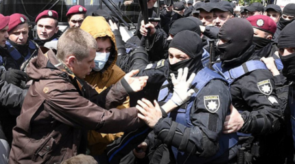 Что дороже - День Победы или "безвиз"? Что дороже - День Победы или "безвиз"?