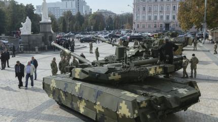 Крещатик перекрыт, скоро в Киеве появятся танки Крещатик перекрыт, скоро в Киеве появятся танки