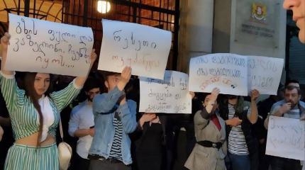 Возобновление авиасообщения и отмена виз: Грузию ждут новые беспорядки? Возобновление авиасообщения и отмена виз: Грузию ждут новые беспорядки?