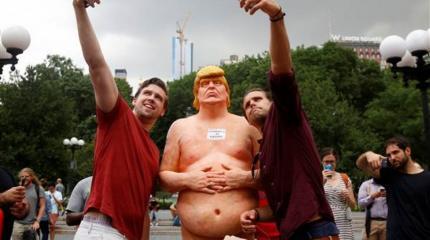 Голый Трамп всполошил Нью-Йорк Голый Трамп всполошил Нью-Йорк