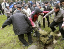 В Киргизии толпа избила сотрудников наркополицейских и бойцов СОБР