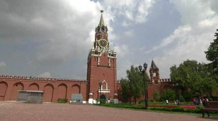 Кремль сдает перед Западом авторитет России, завоеванный в 1945-м Кремль сдает перед Западом авторитет России, завоеванный в 1945-м