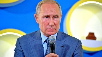Путина подставляет под удар его окружение Путина подставляет под удар его окружение