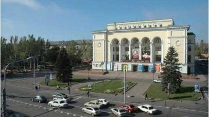 Донецк: фронтовой театр едет в Россию