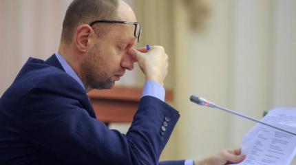 Яценюк пожаловался, что Греция вытеснила Украину из всеобщего внимания