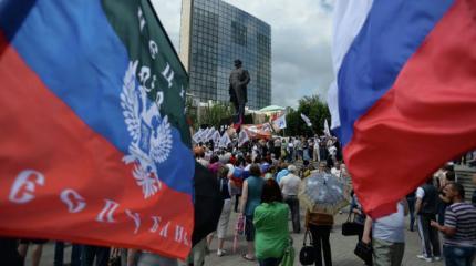 Минск признал ДНР и ЛНР как равноправную сторону в диалоге с Киевом Минск признал ДНР и ЛНР как равноправную сторону в диалоге с Киевом