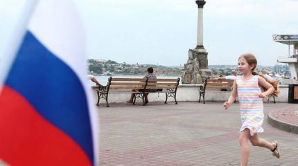 Вместо танков в Крыму – счастливые люди Вместо танков в Крыму – счастливые люди