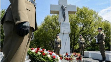 «Не позволим, чтобы Украина вошла в ЕС под флагом Бандеры» «Не позволим, чтобы Украина вошла в ЕС под флагом Бандеры»