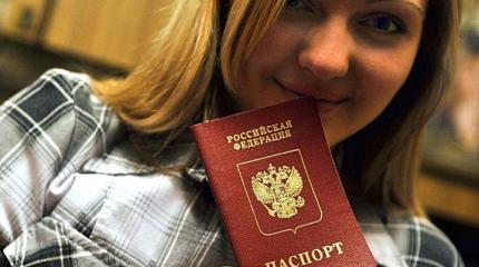 Должны взять пример с Венгрии: зарубежным русским пора выдать паспорта РФ Должны взять пример с Венгрии: зарубежным русским пора выдать паспорта РФ