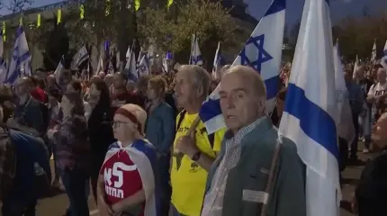 Протестующие израильтяне требуют пойти на переговоры с ХАМАС Протестующие израильтяне требуют пойти на переговоры с ХАМАС