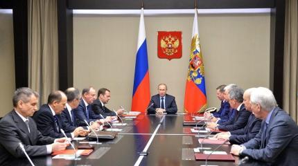 Путин обсудил меры безопасности в Крыму с членами Совбеза Путин обсудил меры безопасности в Крыму с членами Совбеза
